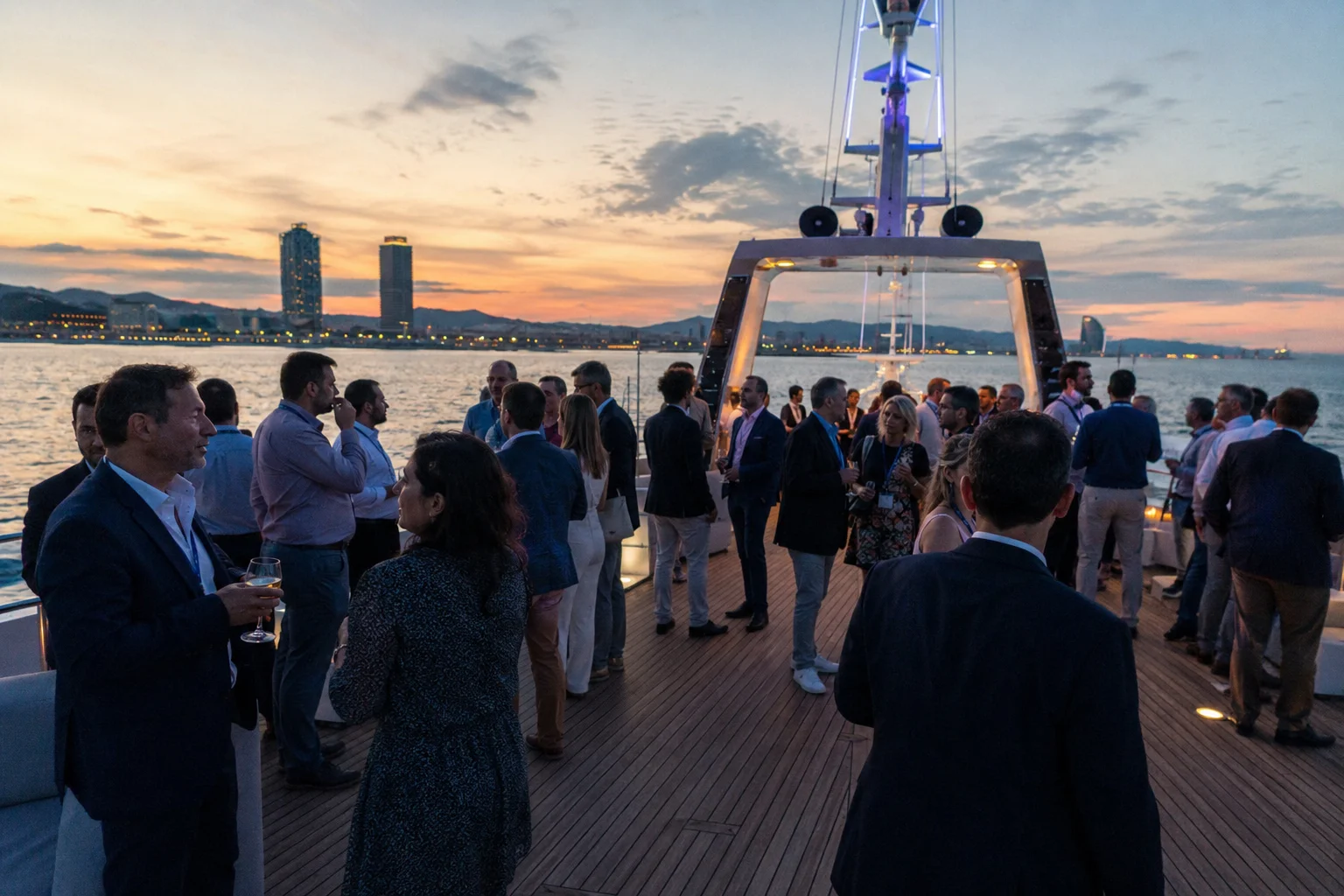 Evento corporativo en barco Barcelona — Vértice Experiences