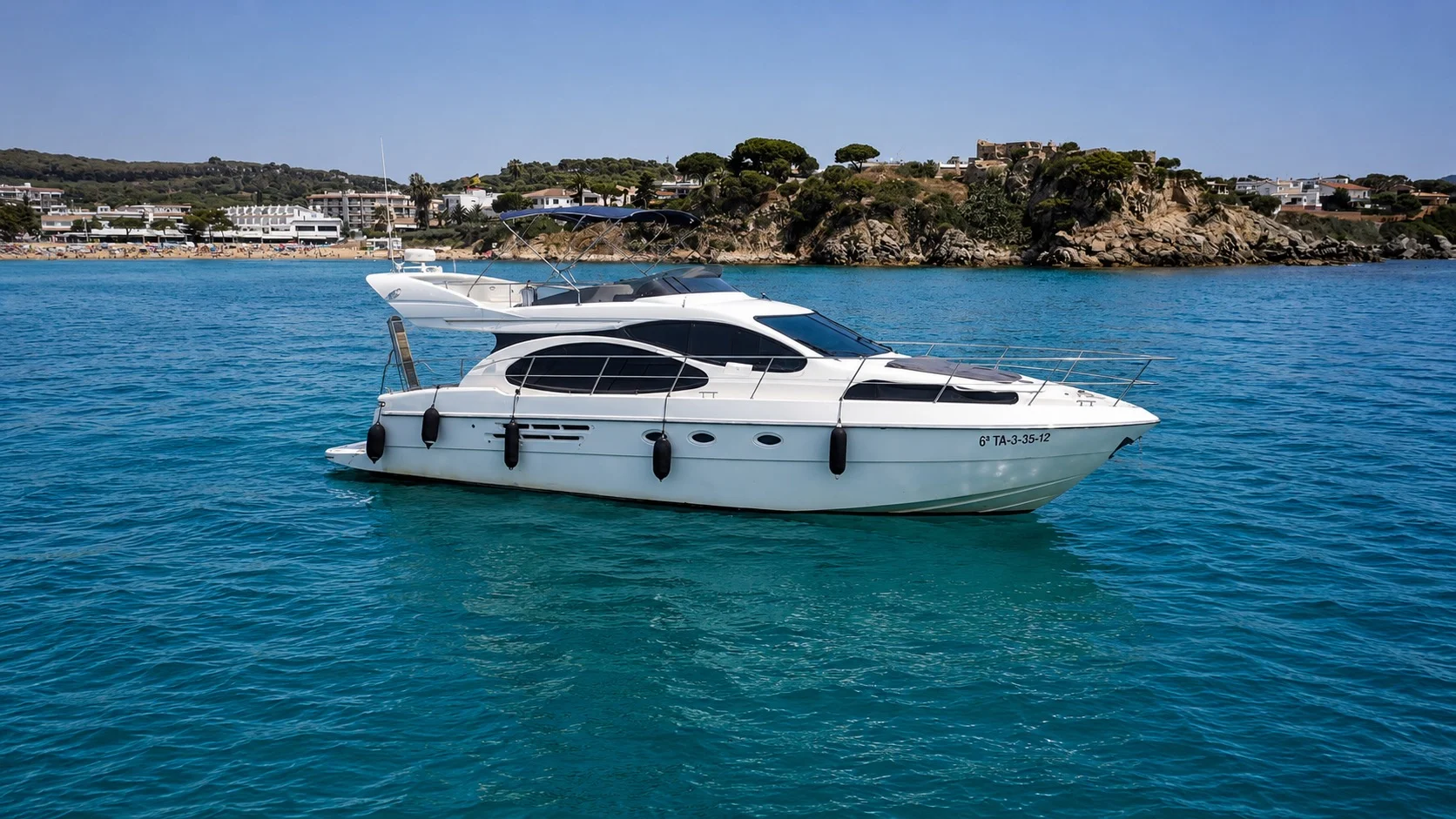Azimut 46 — exterior