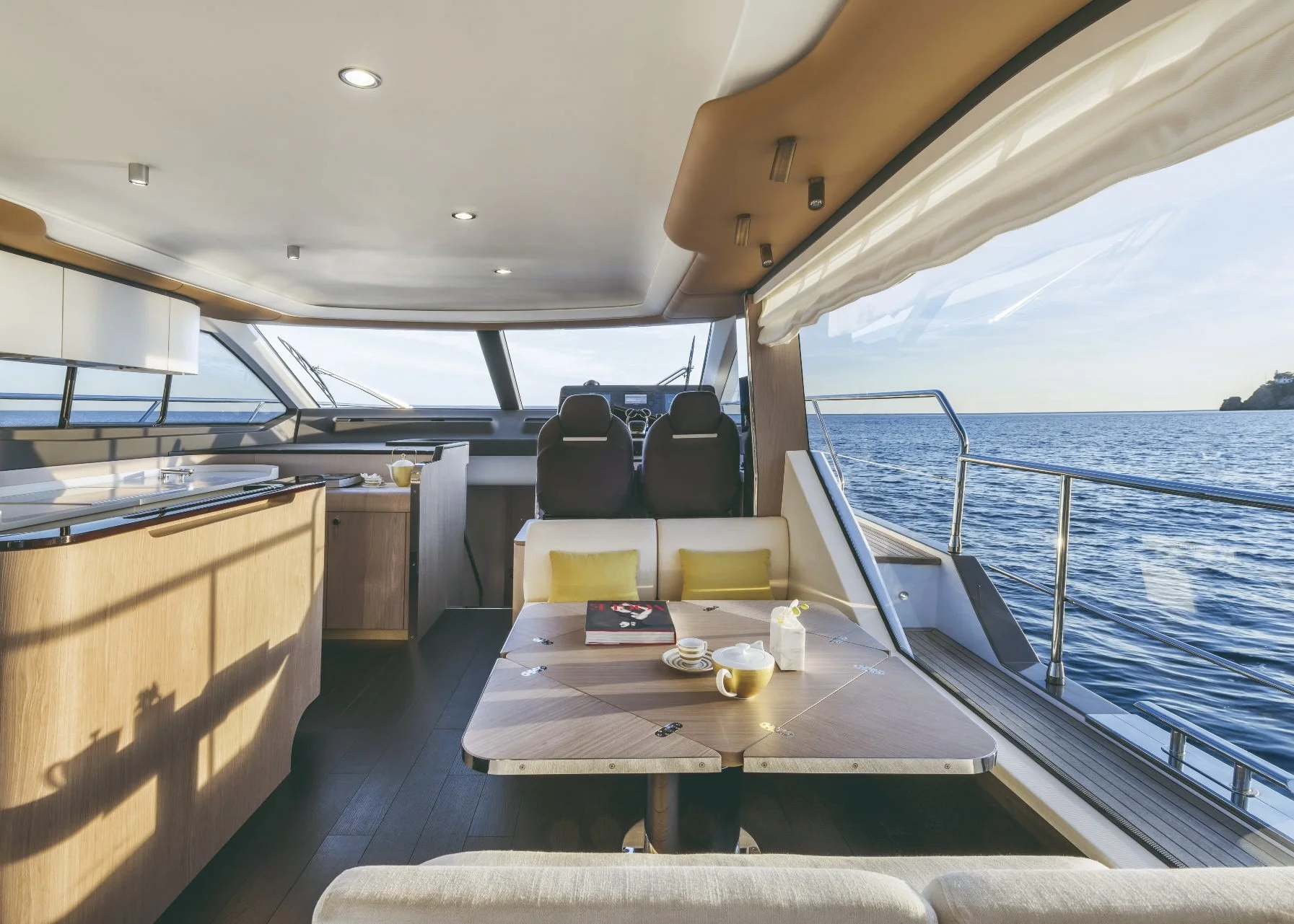 Azimut 60 — detalle