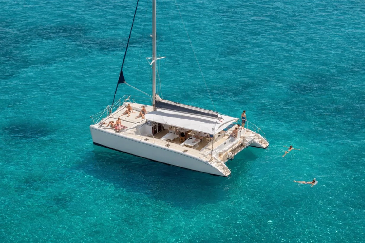 Catamarán Cat-80 — exterior