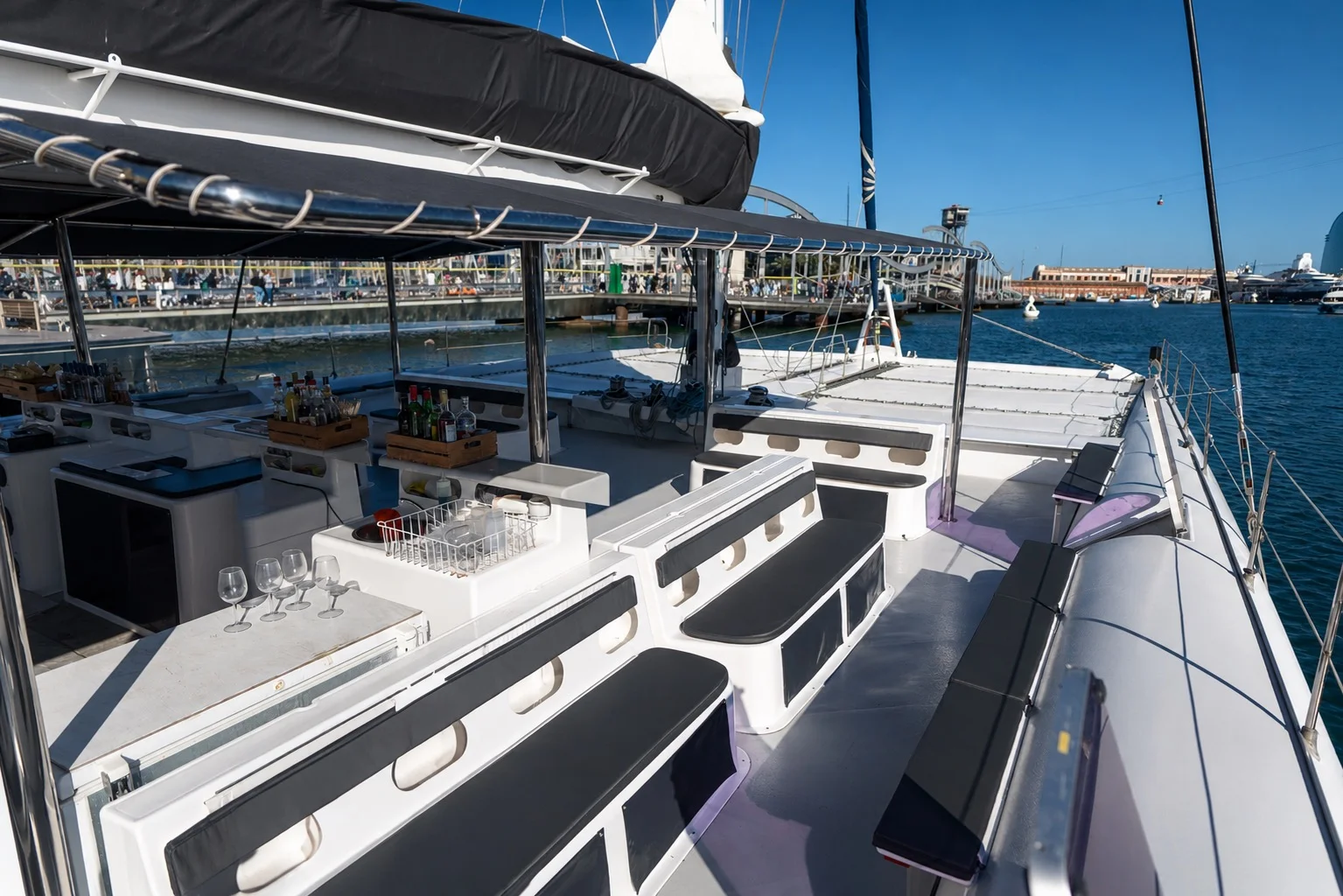 Catamarán Cat-100 — navegando
