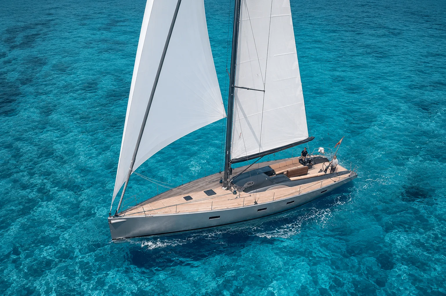 Maxi Dolphin 65 — exterior