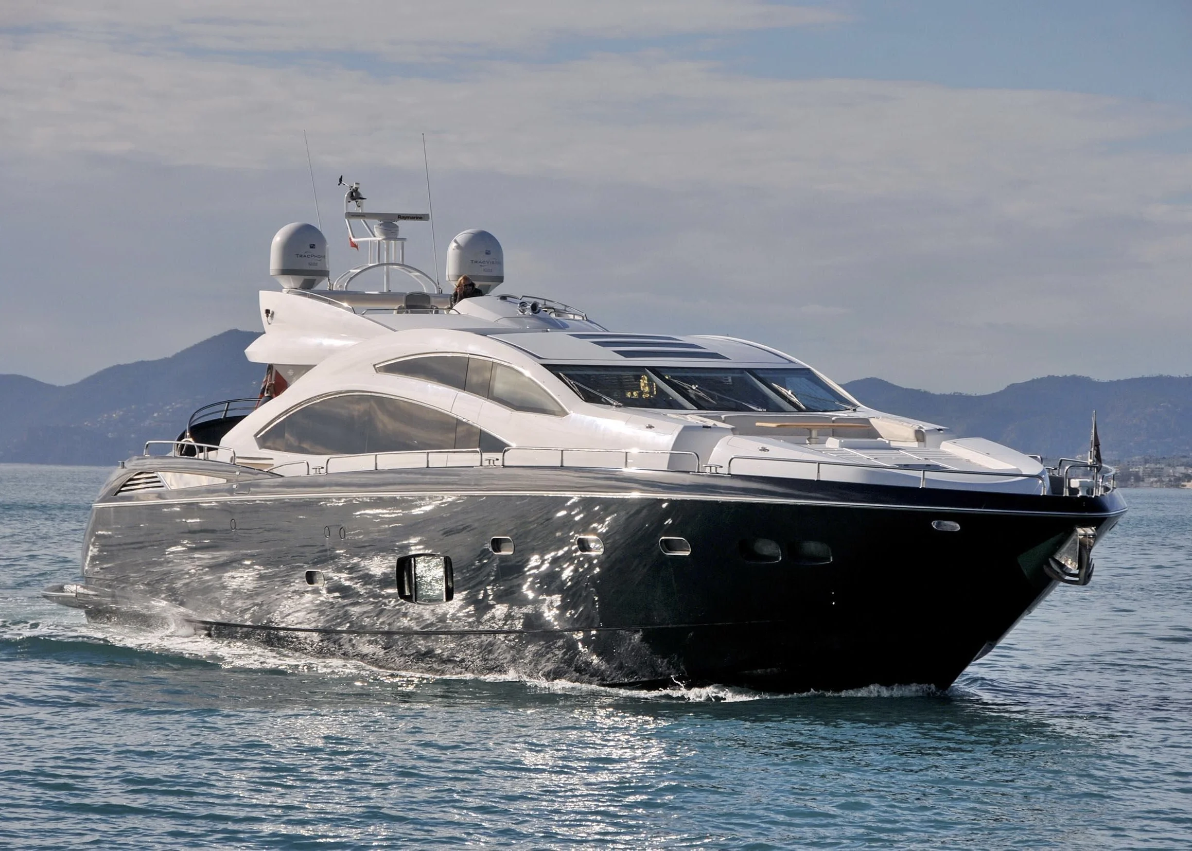 Sunseeker Predator